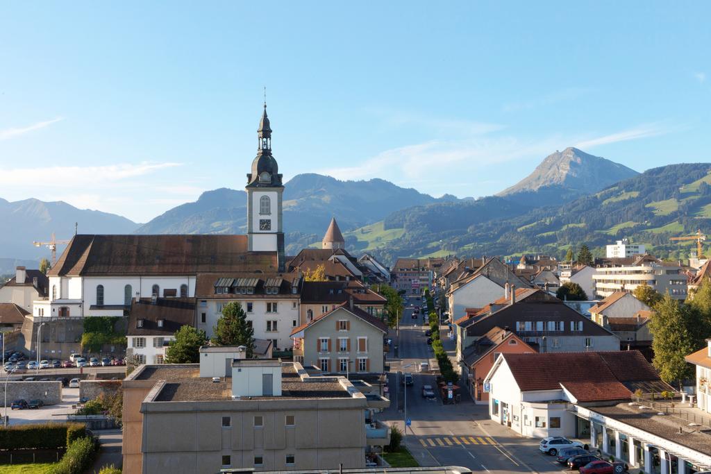 Hotel Rallye & Entrees Aux Bains De La Gruyere Bulle Exteriör bild