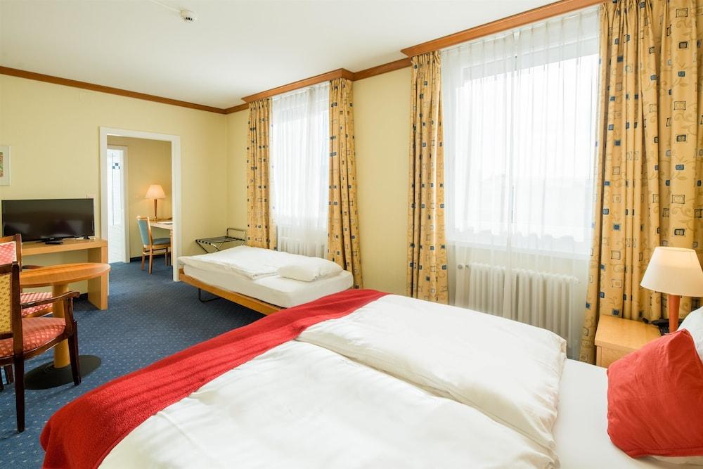 Hotel Rallye & Entrees Aux Bains De La Gruyere Bulle Exteriör bild