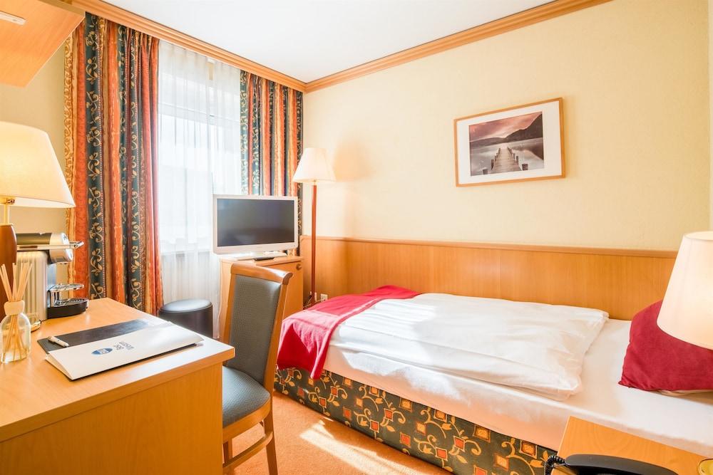 Hotel Rallye & Entrees Aux Bains De La Gruyere Bulle Exteriör bild