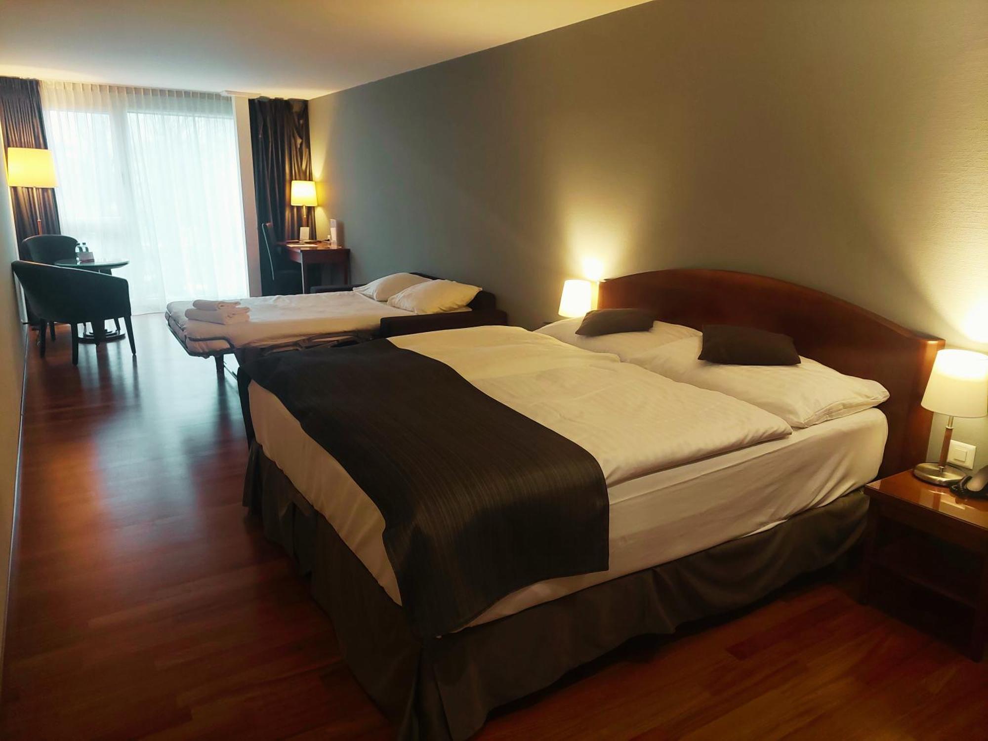 Hotel Rallye & Entrees Aux Bains De La Gruyere Bulle Exteriör bild