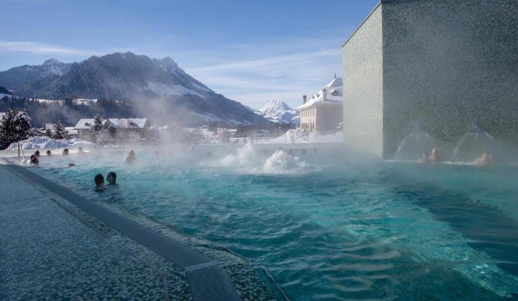 Hotel Rallye & Entrees Aux Bains De La Gruyere Bulle Exteriör bild