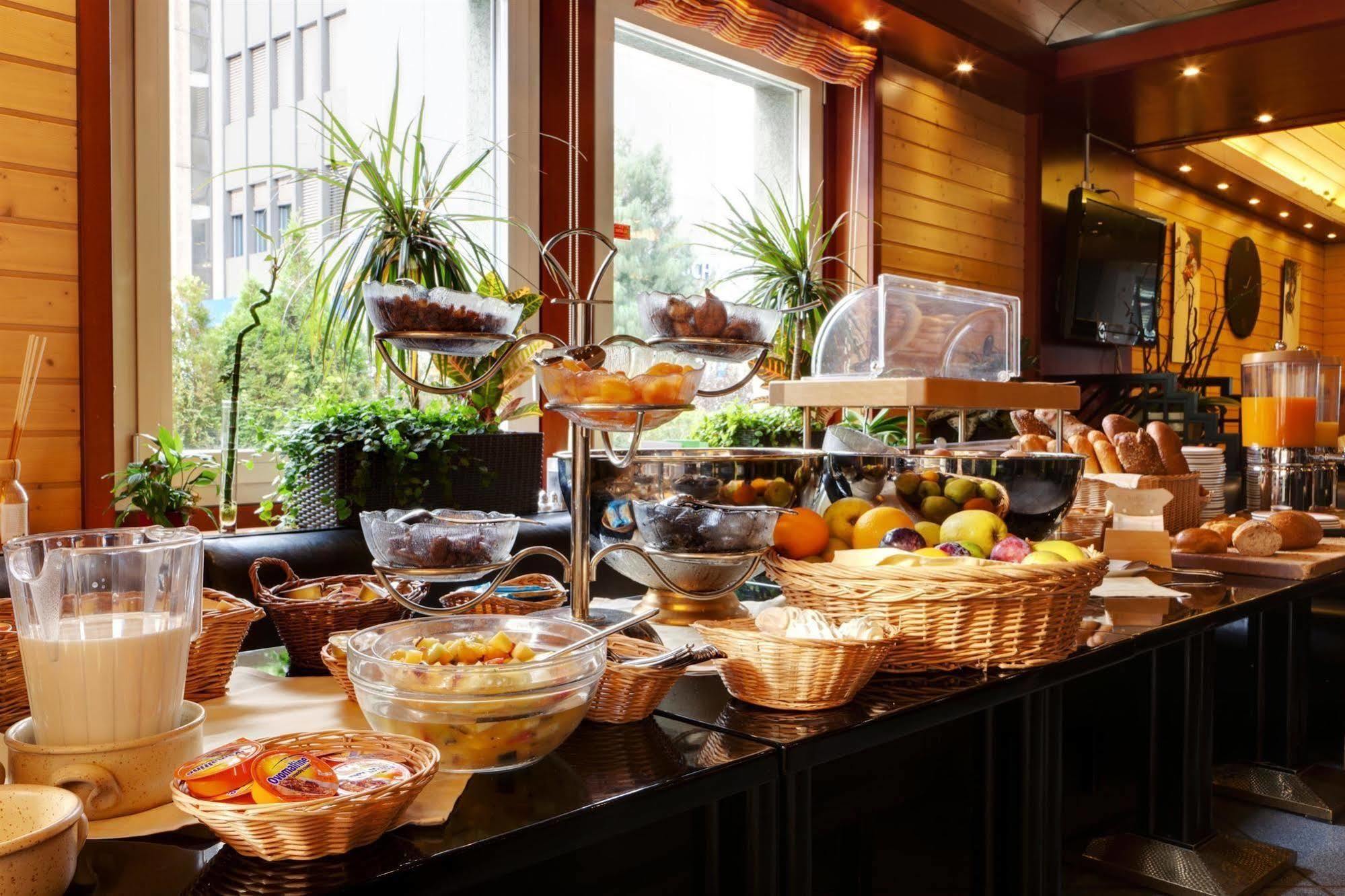 Hotel Rallye & Entrees Aux Bains De La Gruyere Bulle Restaurang bild
